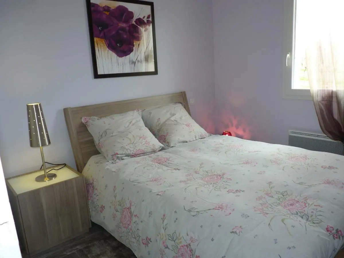 Gite Les Vignes Cravenceres Holiday home